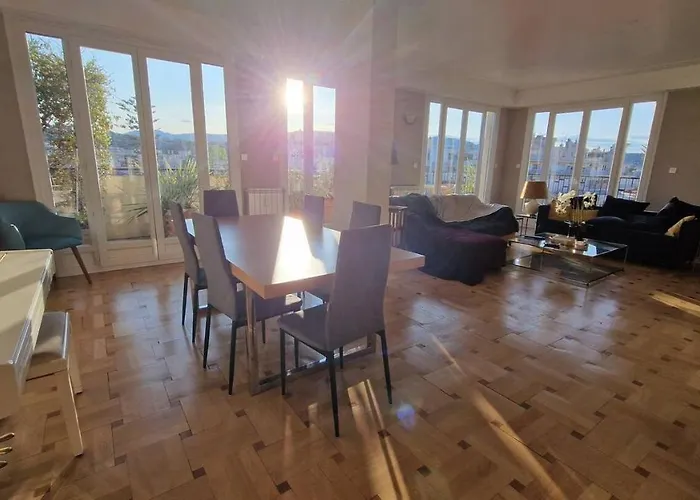 Tres Grand Appartement Lumineux